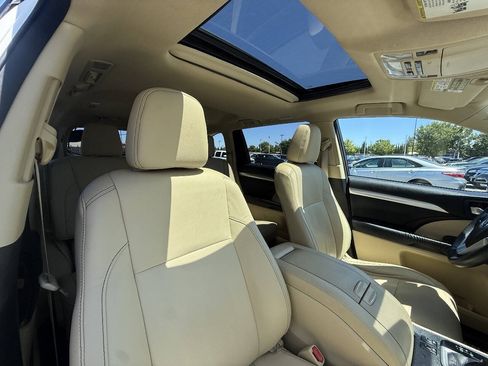 Used 2015 Toyota Highlander XLE AWD/4WD image 22