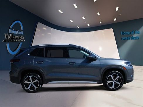 New 2025 Volkswagen Tiguan SE image 4