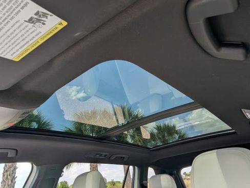 Used 2021 Volkswagen Tiguan SE R-Line image 24