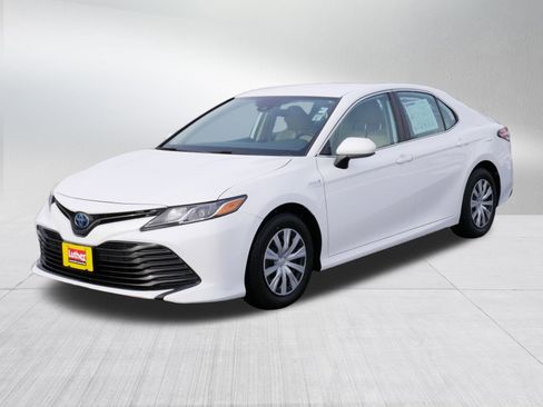 Used 2019 Toyota Camry LE image 3