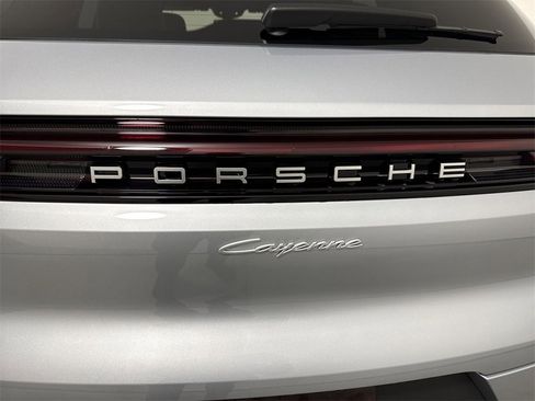New 2026 Porsche Cayenne image 19