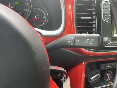 Used 2017 Volkswagen Beetle 1.8T S FWD image 21