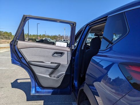 Used 2023 Nissan Rogue SV image 51