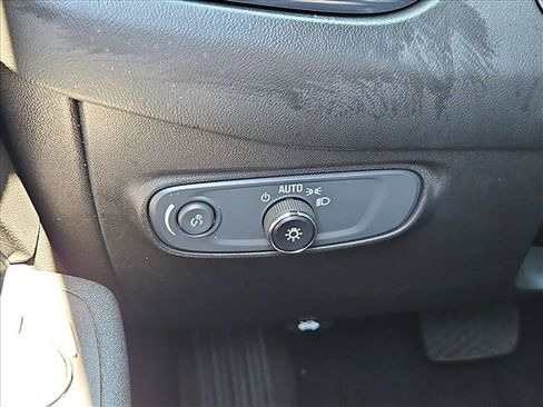 Certified 2022 Chevrolet Equinox RS w/ Infotainment Package FWD image 18