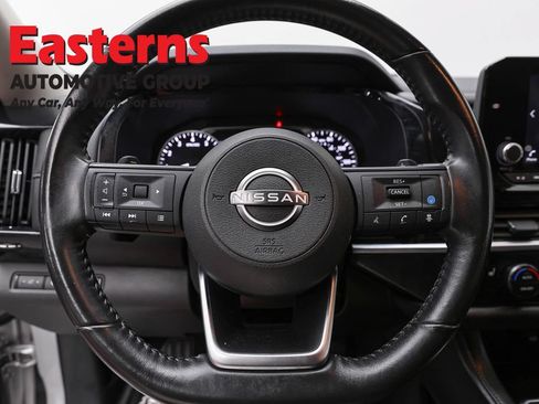 Used 2025 Nissan Pathfinder SV FWD image 10