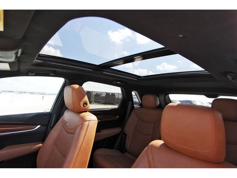 Used 2022 Cadillac XT5 Premium Luxury w/ Technology Package FWD image 29