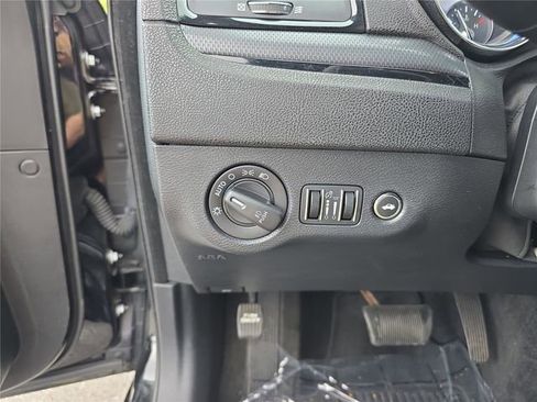 Used 2014 Chrysler 300 S w/ Luxury Group RWD image 35