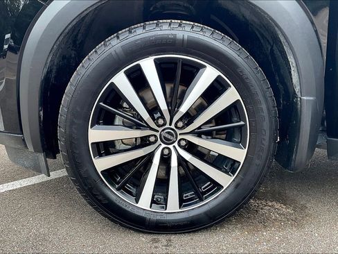 Used 2024 Nissan Pathfinder Platinum image 8