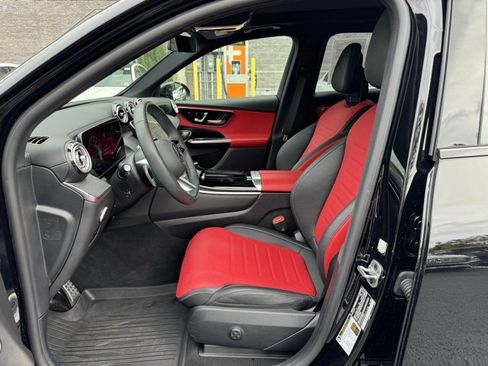 Used 2025 Mercedes-Benz GLC 300 4MATIC image 12