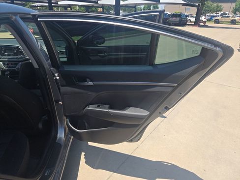 Used 2018 Hyundai Elantra SE FWD image 13