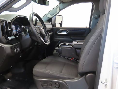 Used 2025 Chevrolet Silverado 2500 LT w/ Safety Package AWD/4WD image 17