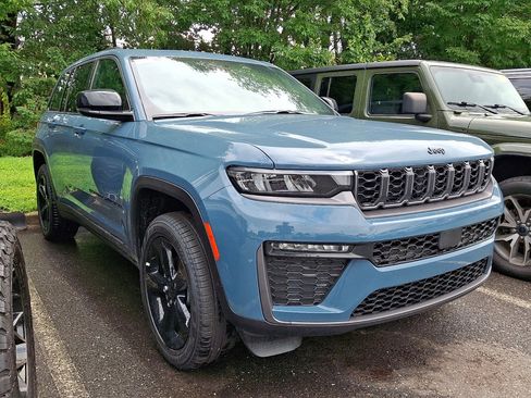 New 2026 Jeep Grand Cherokee Limited w/ Limited Altitude Package AWD/4WD image 3