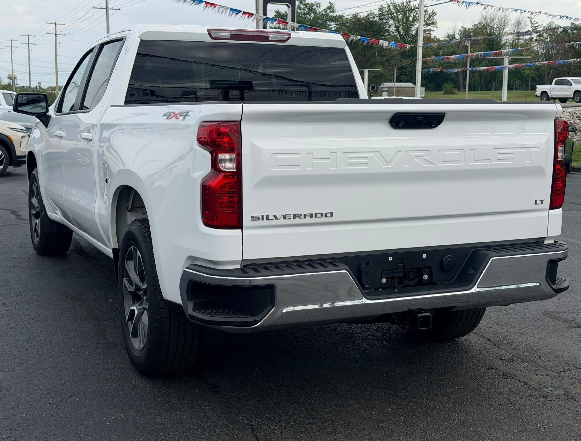 Used 2023 Chevrolet Silverado 1500 LT AWD/4WD image 7