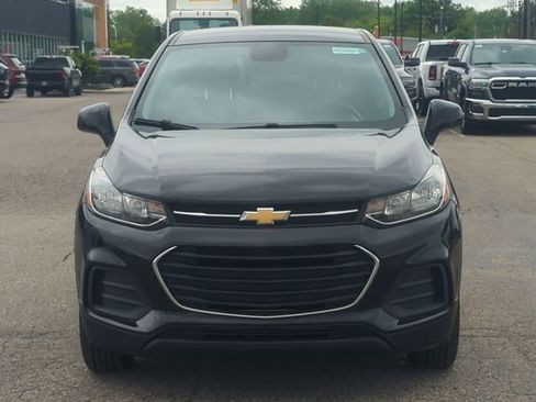 Used 2022 Chevrolet Trax LS w/ Tint and Cruise Package AWD/4WD image 8