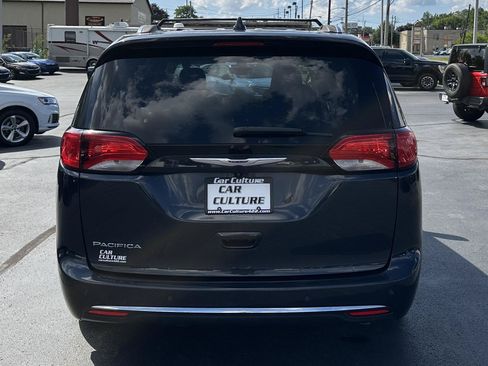 Used 2019 Chrysler Pacifica Touring-L FWD image 12