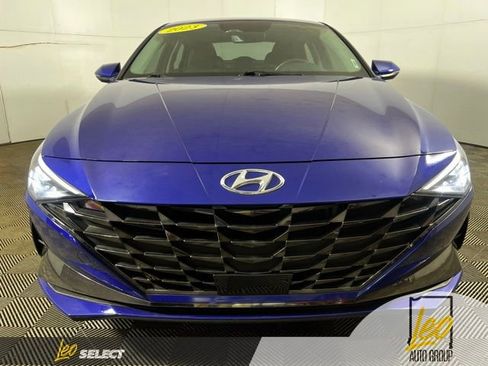 Used 2023 Hyundai Elantra Limited w/ Preferred Accessory Package FWD image 2
