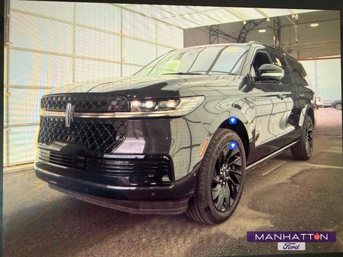 Used 2025 Lincoln Navigator L Reserve w/ Jet Appearance Package AWD/4WD image 1