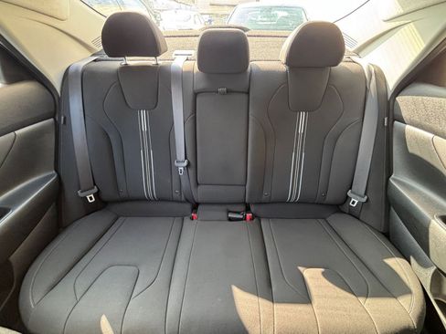 Used 2025 Hyundai Elantra SEL image 43