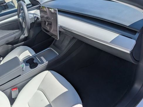 Used 2023 Tesla Model 3 Standard Range image 19