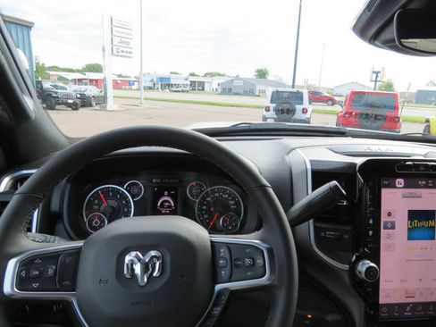 Used 2025 RAM 2500 Big Horn AWD/4WD image 12