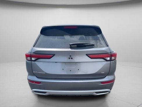 Used 2024 Mitsubishi Outlander SE image 12