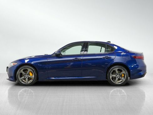 Used 2018 Alfa Romeo Giulia AWD image 2