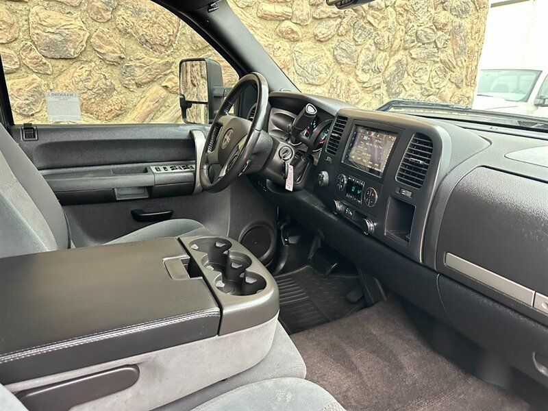 Used 2007 GMC Sierra 2500 SLE w/ Z71 Off-Road Package AWD/4WD image 33