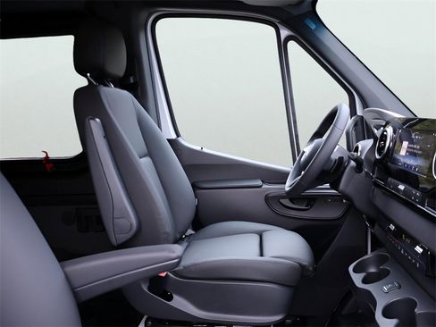 New 2025 Mercedes-Benz Sprinter 2500 image 11
