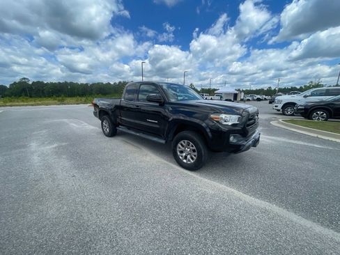 Used 2016 Toyota Tacoma SR5 w/ SR5 Appearance Package (DM) AWD/4WD image 13