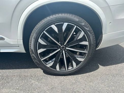 Certified 2024 Volvo XC90 B6 Plus w/ Protection Package Premier AWD/4WD image 9
