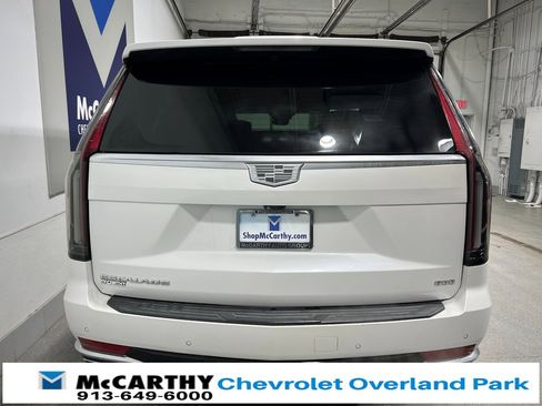 Used 2021 Cadillac Escalade ESV Premium Luxury w/ LPO, Illumination Package image 6