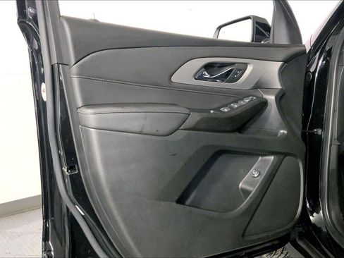 Used 2023 Chevrolet Traverse LT image 25