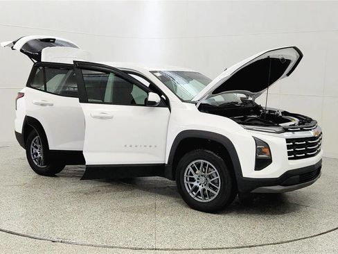 Used 2026 Chevrolet Equinox LT FWD image 5