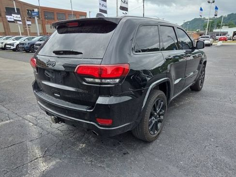 Used 2019 Jeep Grand Cherokee Altitude AWD/4WD image 7