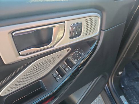 Used 2022 Ford Explorer Platinum w/ Equipment Group 601A image 10