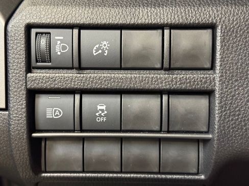 Used 2025 Toyota Tacoma TRD Off-Road AWD/4WD image 32