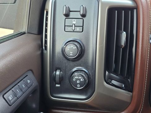 Used 2018 Chevrolet Silverado 1500 High Country AWD/4WD image 30