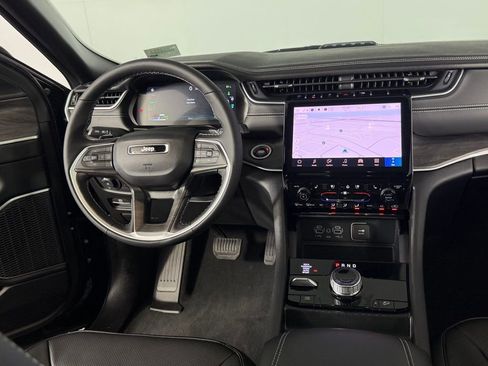 Used 2025 Jeep Grand Cherokee Limited 4xe image 13