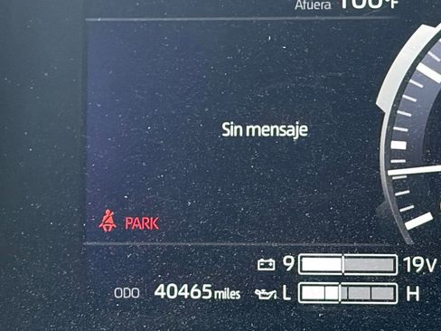 Used 2025 Toyota Tundra Limited AWD/4WD image 12
