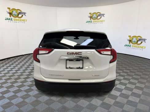 Used 2024 GMC Terrain SLE image 9