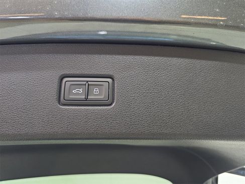 New 2025 Audi SQ5 Prestige image 13