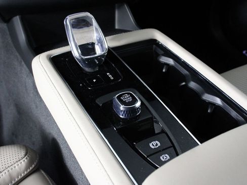 New 2026 Volvo XC90 T8 Ultra w/ Protection Package Premier AWD/4WD image 7