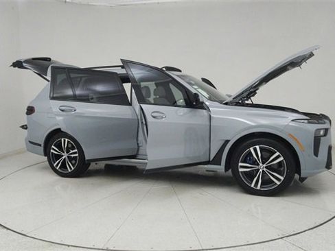 Used 2026 BMW X7 xDrive40i image 9