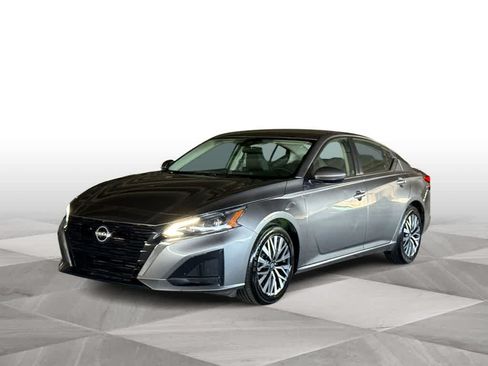 Used 2023 Nissan Altima 2.5 SV FWD image 4