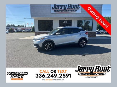 Used 2019 Nissan Kicks SV FWD image 1