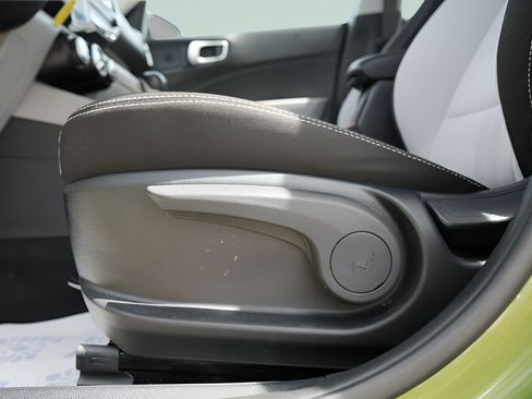 Certified 2023 Hyundai Venue SEL FWD image 20