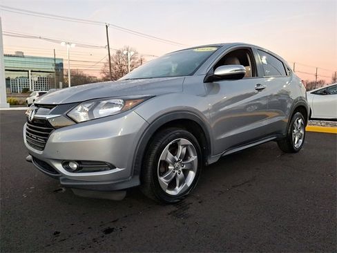 Used 2017 Honda HR-V EX image 4