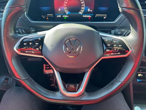 Used 2022 Volkswagen Tiguan SE R-Line image 19