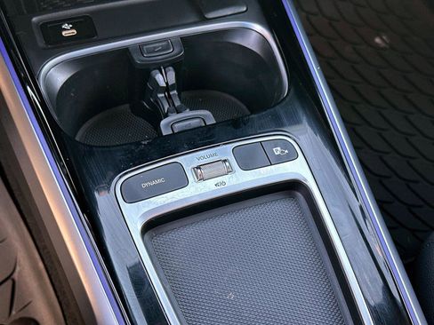 Used 2025 Mercedes-Benz GLB 250 image 24