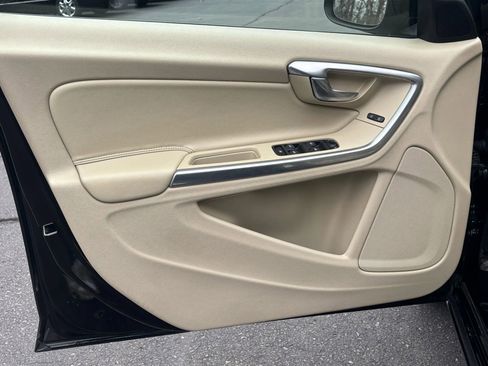 Used 2016 Volvo S60 T5 image 13